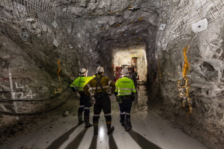 MASPRO personnel inspecting underground mining operations while assessing equipment performance and reliability conditions.